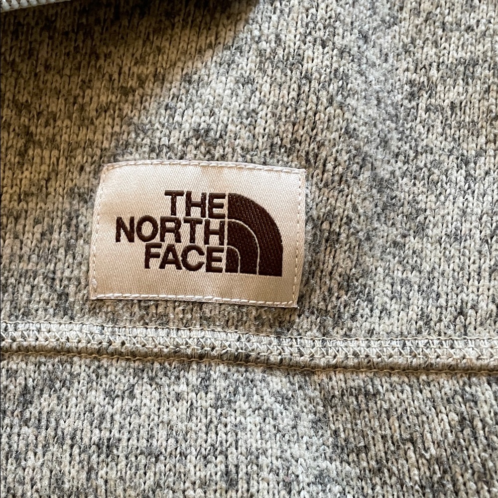 The North Face Men's Half-Zip Pullover in Heather Gray - Picture 3 of 9